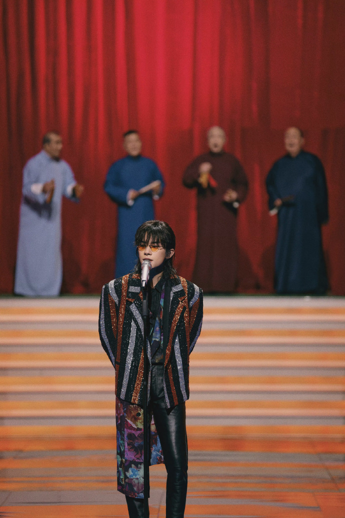 为什么说易烊千玺的双11舞台只有自己最正经？