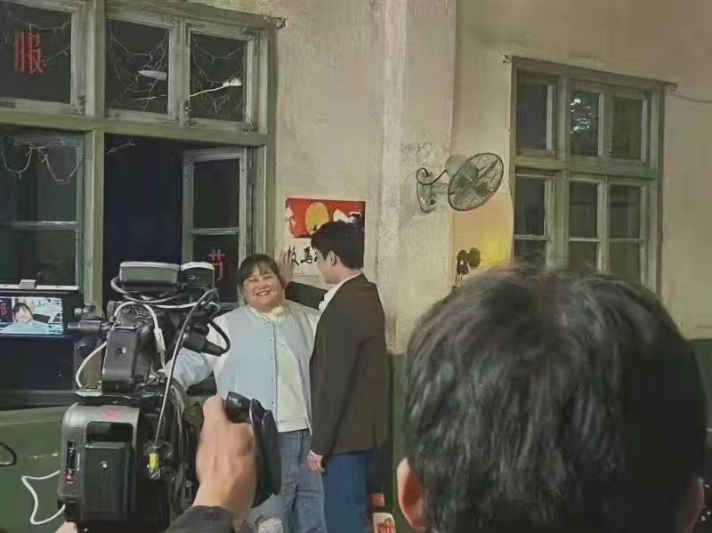 贾玲在杨洋跟前“小鸟依人”了？