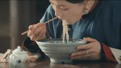 蒋勤勤在什么剧中吃面嗦筷子？