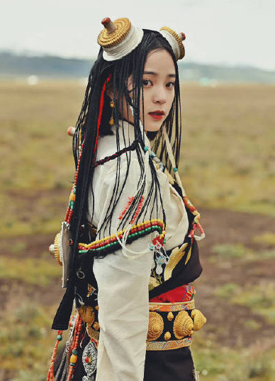 欧阳娜娜在哪里当了伴娘? 欧阳娜娜在哪里当了伴娘?
