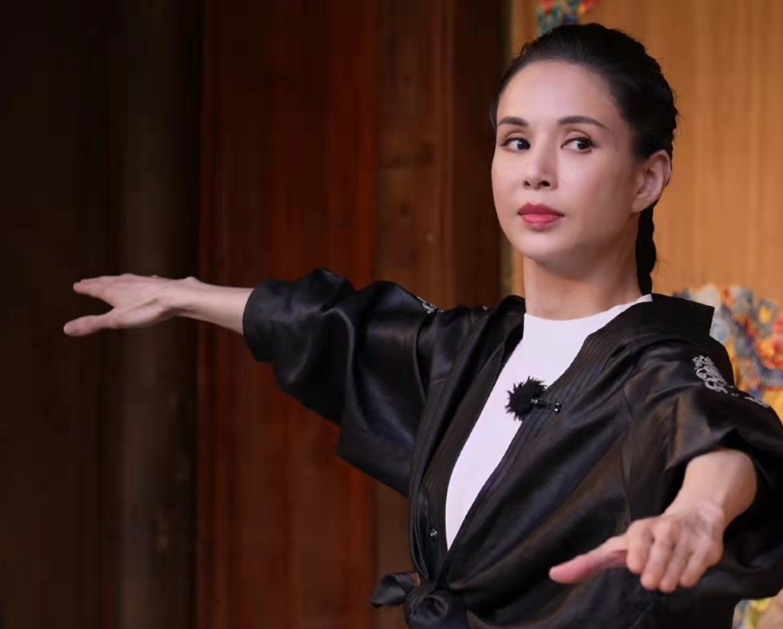 李若彤的最新综艺是什么？