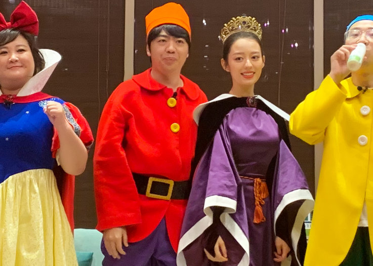 郎朗比吉娜大几岁？
