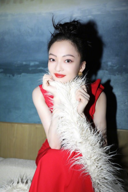 张韶涵在丝路电影节唱的歌曲叫什么？