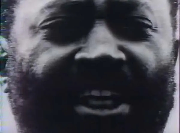 《冷酷的世界》：压力扭曲人性