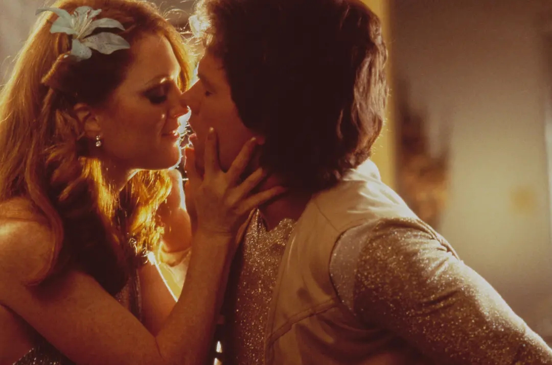 一群在底线边缘游走的年轻人——《不羁夜》