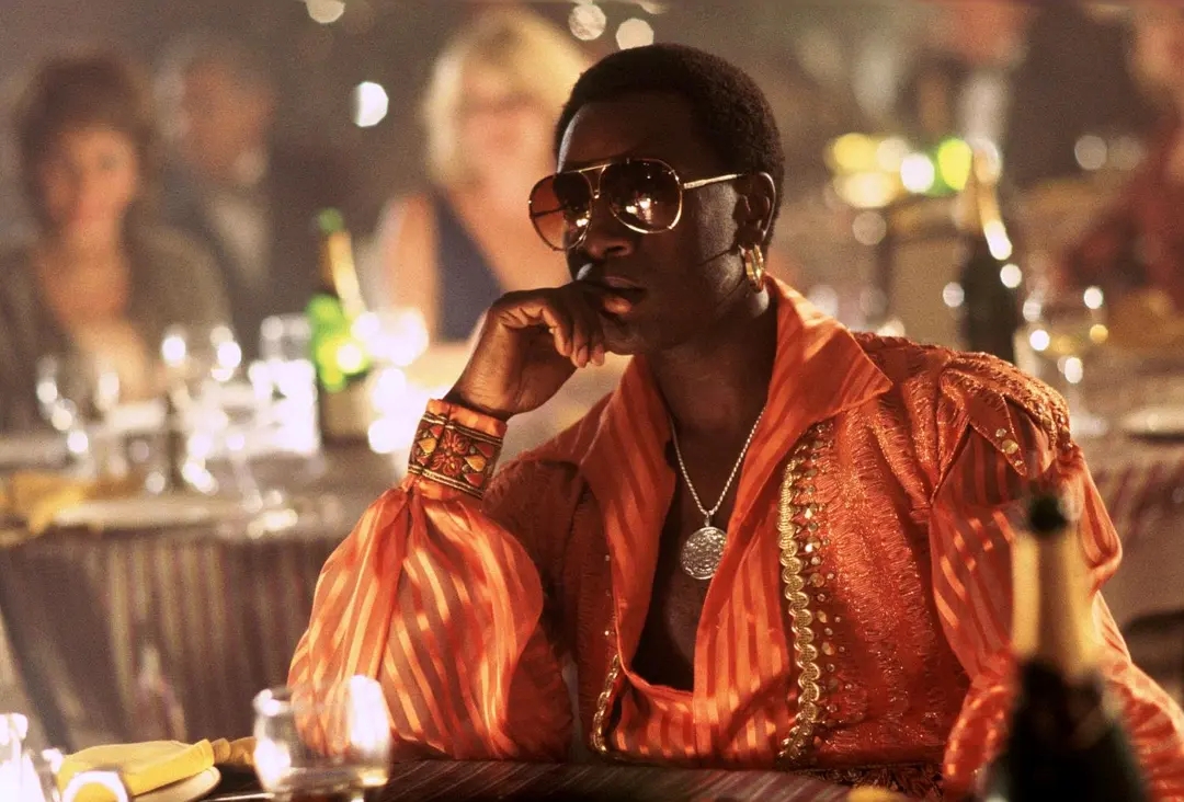 一群在底线边缘游走的年轻人——《不羁夜》