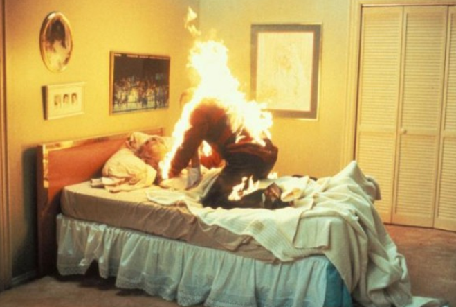 《猛鬼街》:睡梦中的恐怖故事 《猛鬼街》:睡梦中的恐怖故事