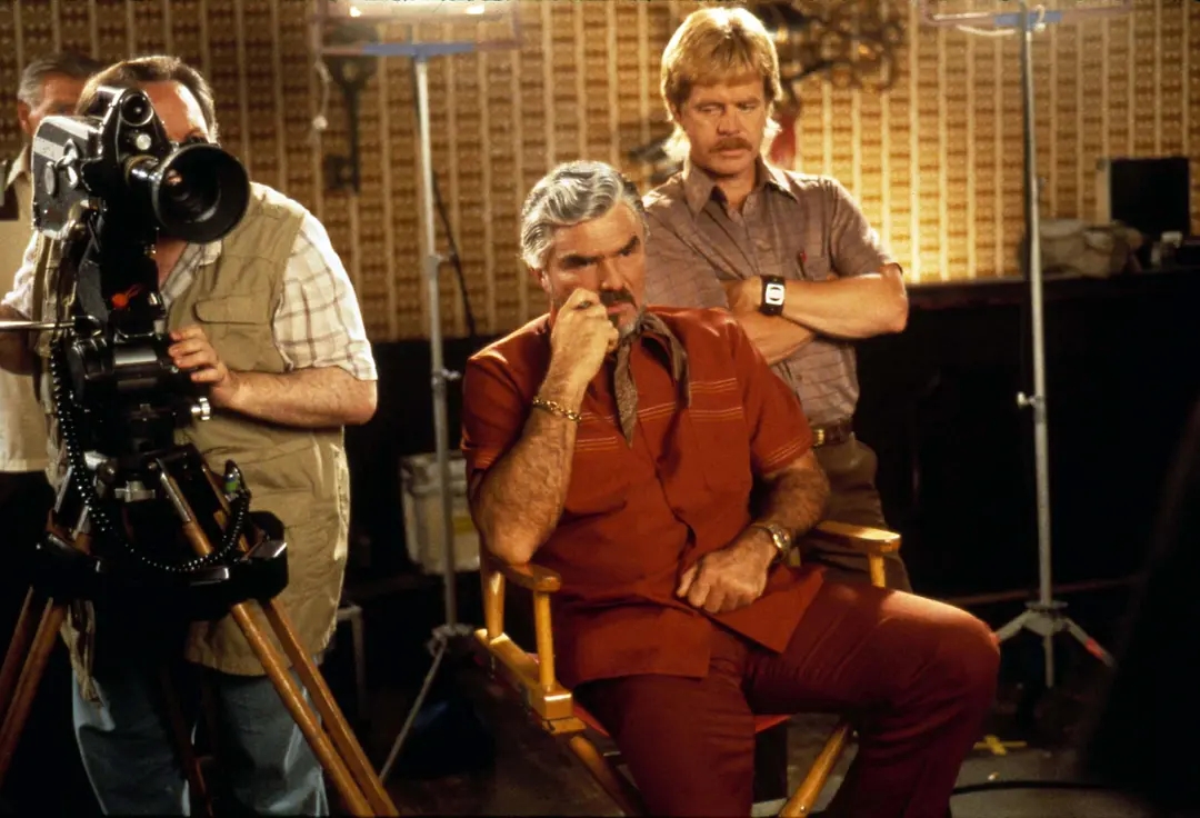 一群在底线边缘游走的年轻人——《不羁夜》