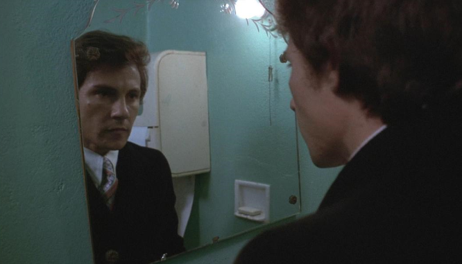 《穷街陋巷》：戏谑外壳下的悲哀故事