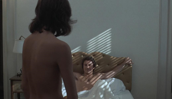 《穷街陋巷》：戏谑外壳下的悲哀故事