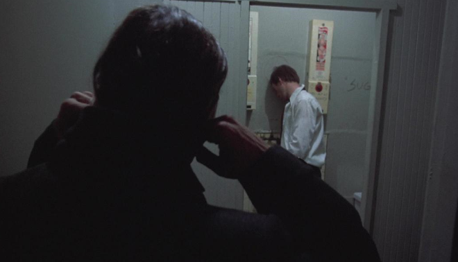 《穷街陋巷》：戏谑外壳下的悲哀故事