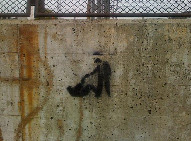 《落水狗》——违背常理的黑色幽默