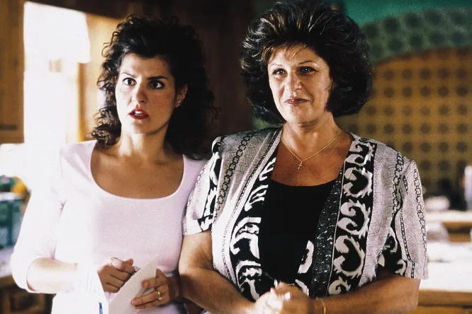 《我盛大的希腊婚礼》：大家族中的文化冲突与融合