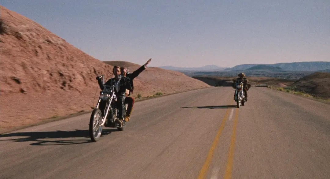 贴着美国标签的公路片——《逍遥骑士》