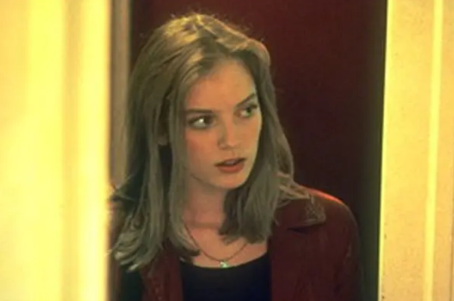 《狗男女》：青少年电影中由来已久的普遍现实和符号