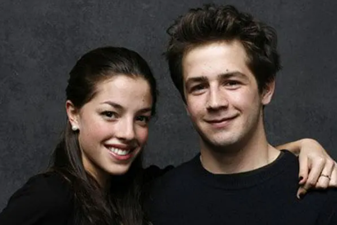 《雪天使》：关于悲伤与爱恨的多线叙事剧