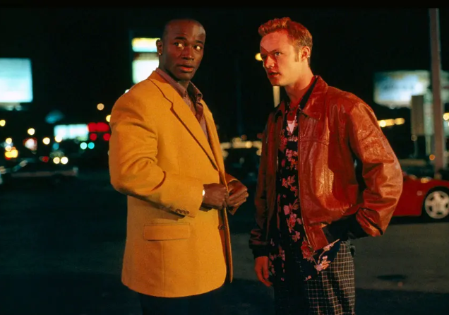 《狗男女》：青少年电影中由来已久的普遍现实和符号