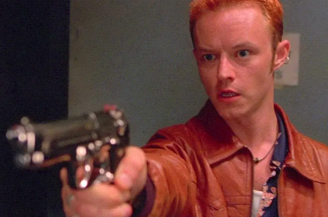 《狗男女》：青少年电影中由来已久的普遍现实和符号