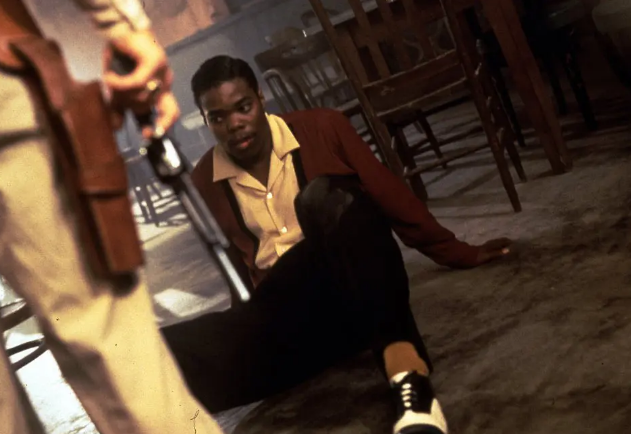 《小镇疑云》：同过去和解，再假装毫不知情地生活下去