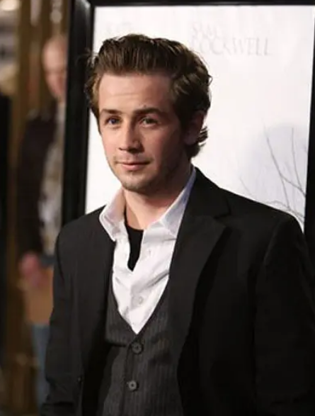 《雪天使》：关于悲伤与爱恨的多线叙事剧