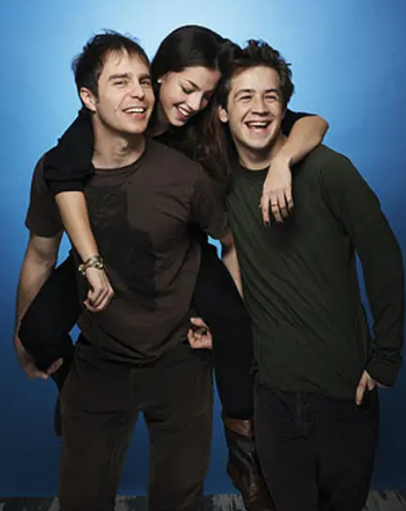 《雪天使》：关于悲伤与爱恨的多线叙事剧