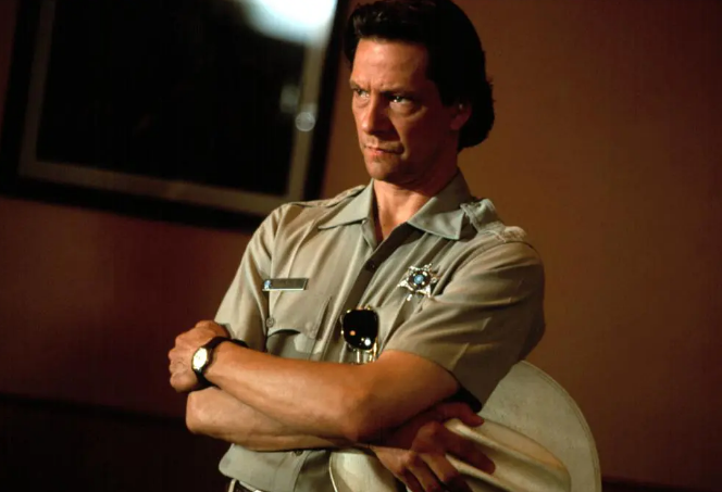 《小镇疑云》：同过去和解，再假装毫不知情地生活下去