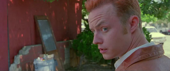 《狗男女》：青少年电影中由来已久的普遍现实和符号