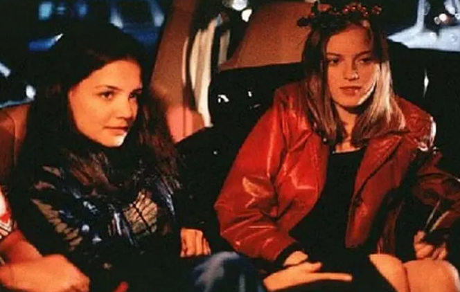 《狗男女》：青少年电影中由来已久的普遍现实和符号