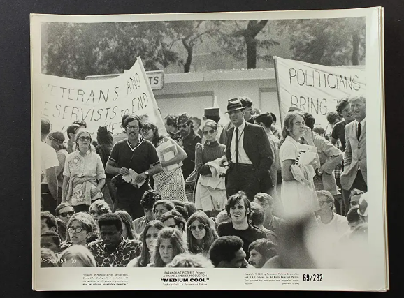 《冷酷媒体》：半记录的影像志