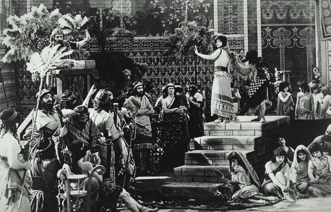 电影史上第一部真正意义的探索片：《党同伐异》