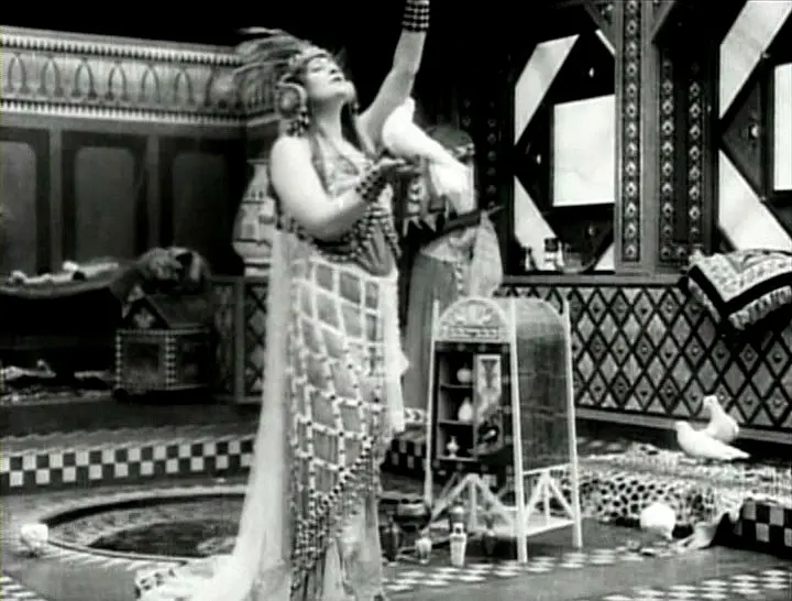 电影史上第一部真正意义的探索片：《党同伐异》