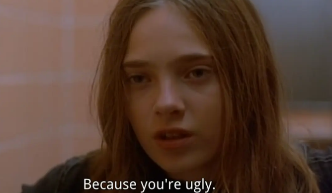 《欢迎光临娃娃屋》：校园里的噩梦