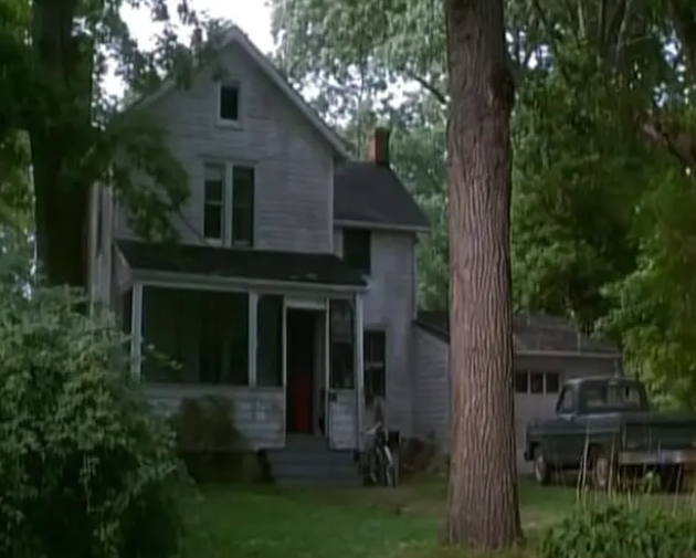 《欢迎光临娃娃屋》：校园里的噩梦