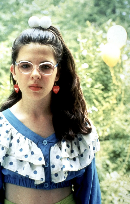 《欢迎光临娃娃屋》：校园里的噩梦