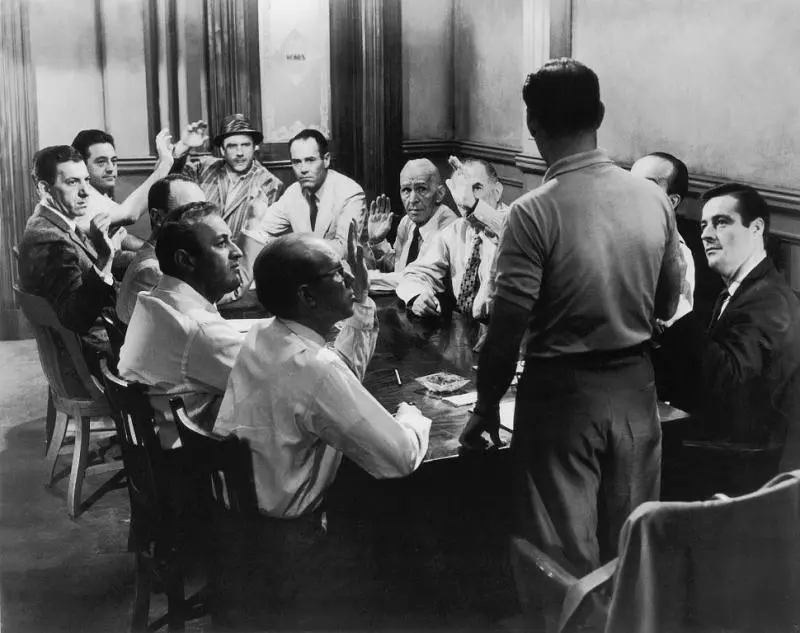 《十二怒汉》:混沌民族的希望之光 《十二怒汉》:混沌民族的希望之光