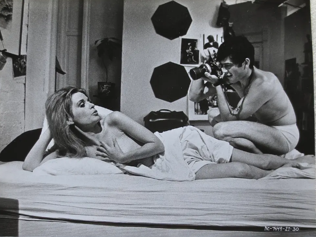 《冷酷媒体》：半记录的影像志