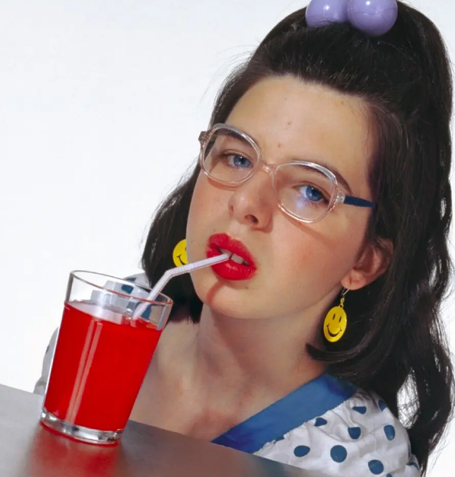 《欢迎光临娃娃屋》：校园里的噩梦