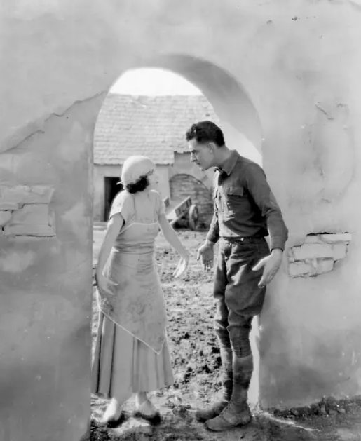 《战地之花》:在战争大环境里述说情感 《战地之花》:在战争大环境里述说情感