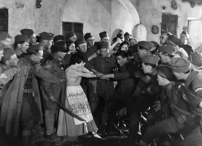 《战地之花》:在战争大环境里述说情感 《战地之花》:在战争大环境里述说情感