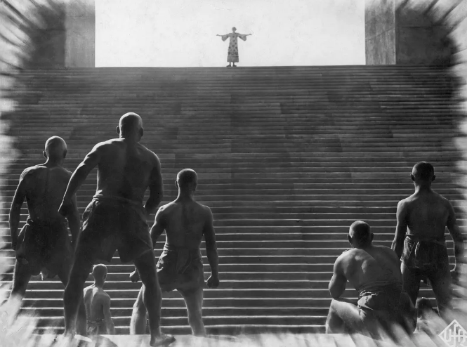 《大都会》:表现主义经典之作 《大都会》:表现主义经典之作