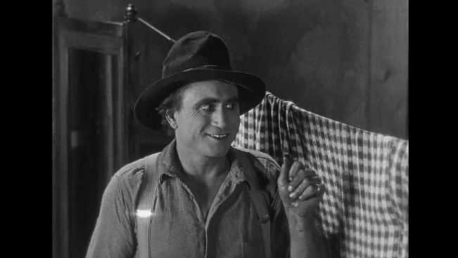 《小兄弟》：观赏性很强的喜剧作品