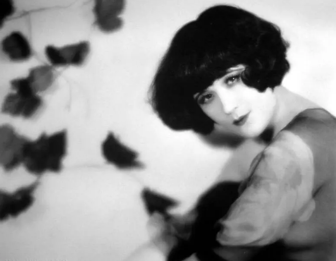 《日出》：一曲人性之歌