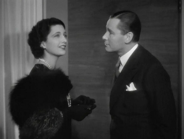 《天堂里的烦恼》：30年代初美国都市喜剧片的代表作之一