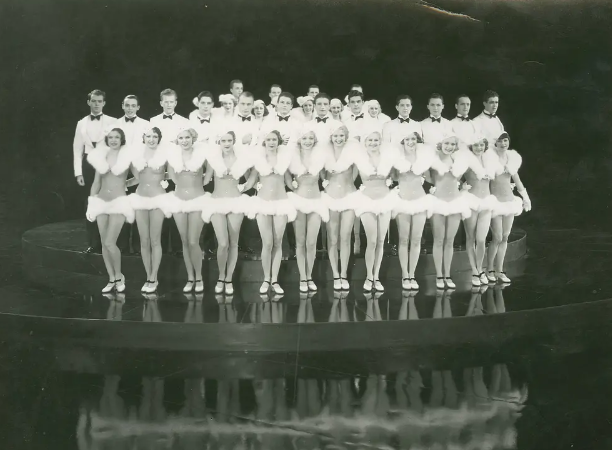 《第四十二街》：一切歌舞剧陈词滥调的鼻祖