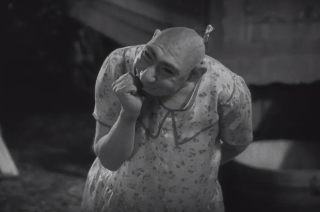 《畸形人》：社会边缘人士的内心独白