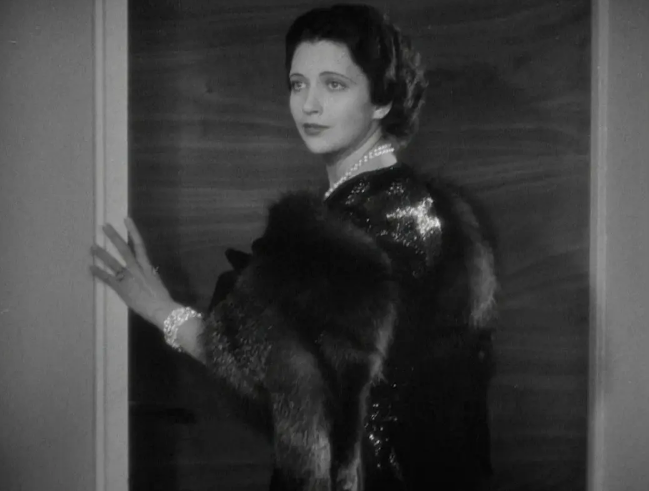 《天堂里的烦恼》：30年代初美国都市喜剧片的代表作之一