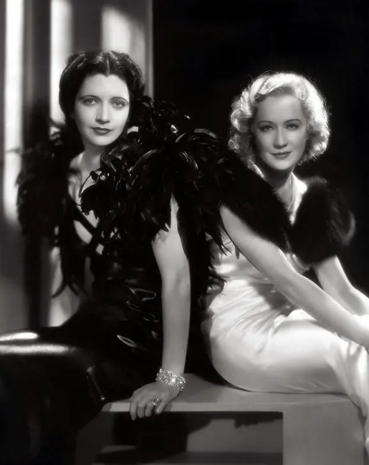 《天堂里的烦恼》：30年代初美国都市喜剧片的代表作之一