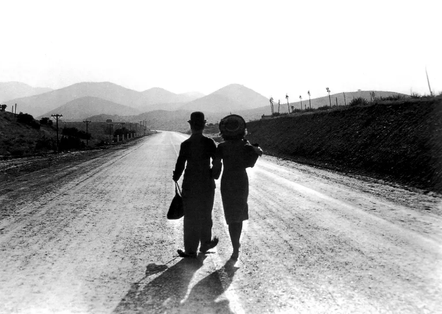 《摩登时代》：卓别林最后一部“流浪汉”形象电影