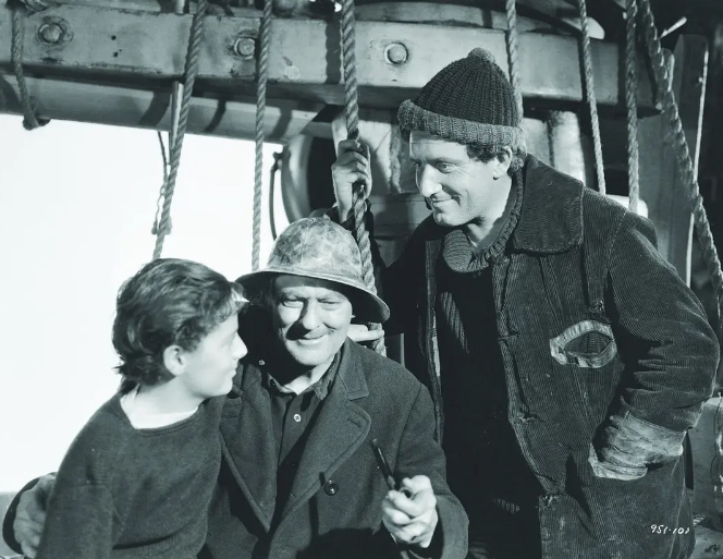 《怒海余生》：海上的“变形记”