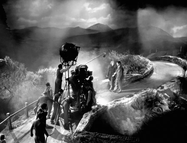 《三十九级台阶》:从制作悬念到英式幽默 《三十九级台阶》:从制作悬念到英式幽默